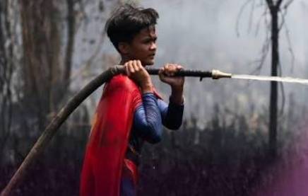 Indonesian teenage 'Superman' joins wildfire fight