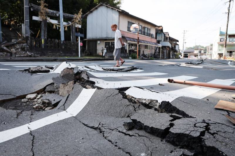 Japan earthquake injures dozens