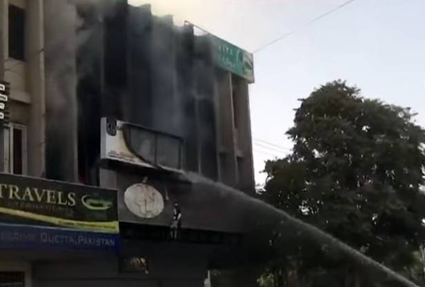 Fire breaks out in Quetta Plaza