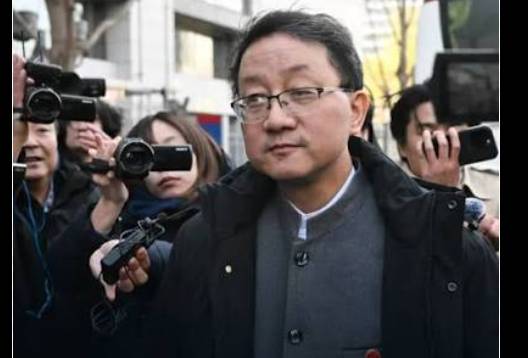 Chinese envoy begins Australia posting, says took bus to work
