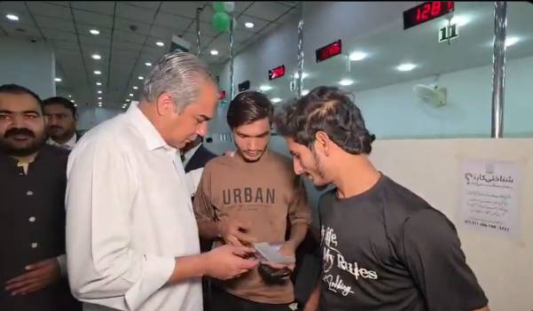 Mohsin Naqvi reviews facilities at Gujranwala’s Nadra centre