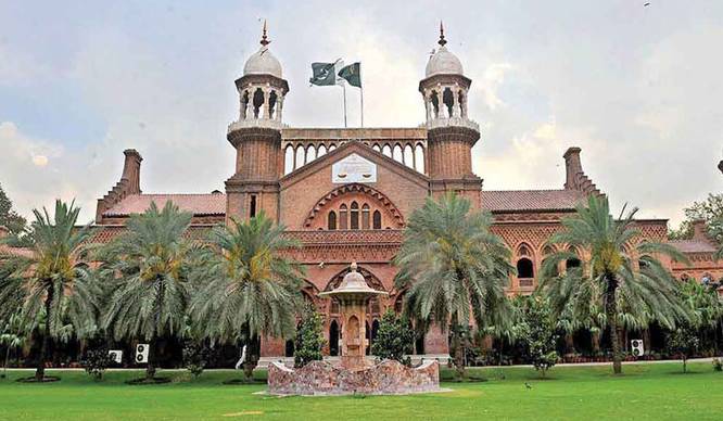 LHC rules accident by driver of PSV, not holding lincence, is Qatl-bis-Sabab