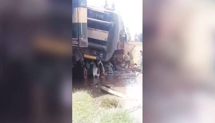 Man killed after being hit by Hazara Express at Daharki railway station