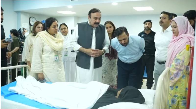 Mustafa Kamal and Tariq Fazal visit PIMS, offer condolences to bereaved families