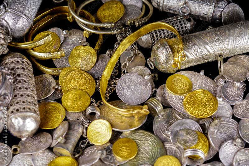 Robbers loot gold, silver worth millions in Karachi mall