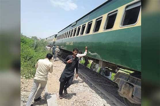Peshawar-bound Khyber Mail derails near Sangjani
