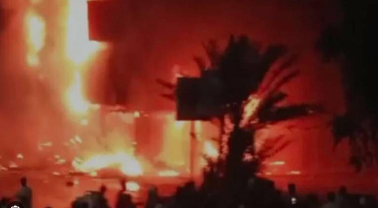 Massive fire breaks out in Khairpur’s Civil Hospital