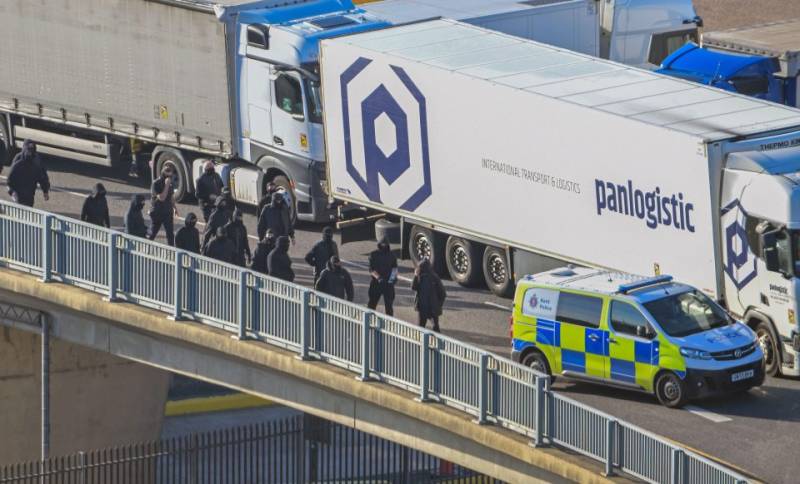 Masked anti-migrant protesters shut down UK's Dover port