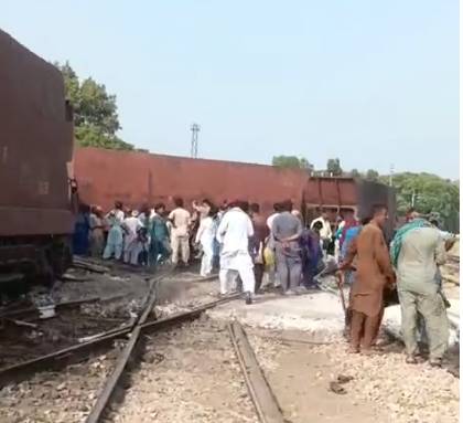 One killed as six bogies of freight train derail in Kotri