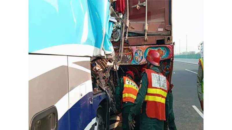 Death toll in Kandhkot coach crash rises to nine