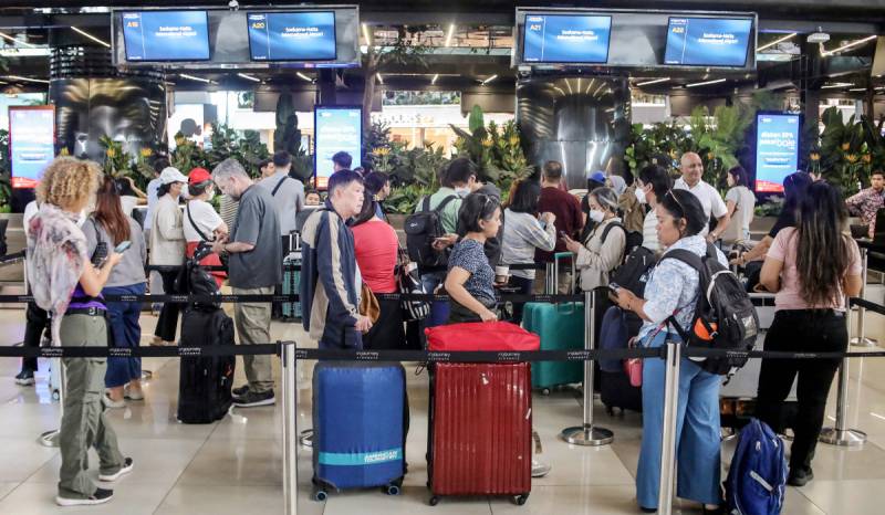 Jakarta airport and others reopen after volcanic ash crisis