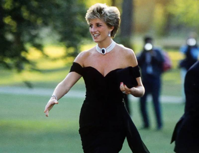 Diana's 'revenge dress' to go up for auction in New York