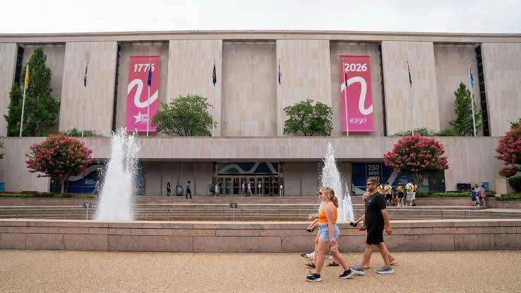 Trump asks Smithsonian to install George Washington statues, exhibition