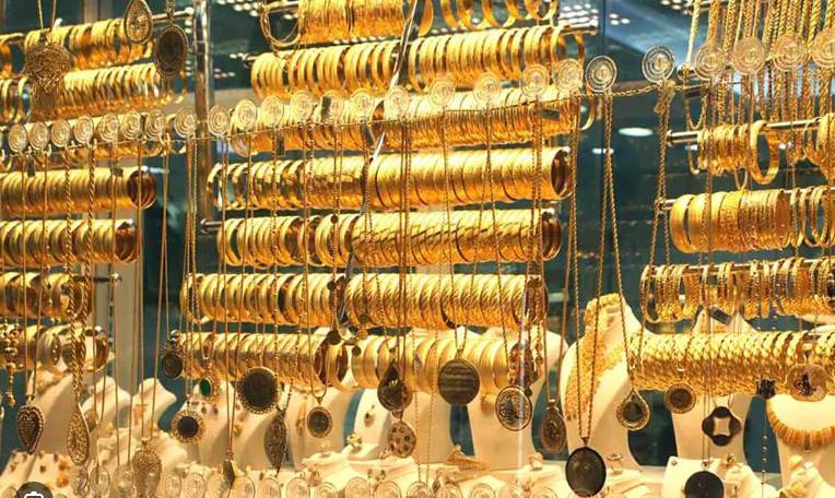 Gold price plummets by Rs3,800 per tola in Pakistan