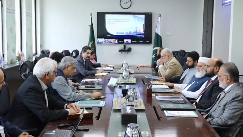 JI presses govt to cut petroleum levy
