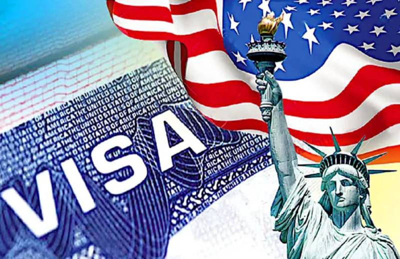 US judge postpones new visa rules for foreign students, journalists
