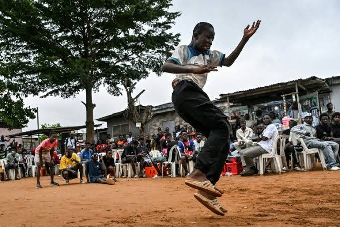 Fast-pace dance takes I.Coast's working-class streets by storm