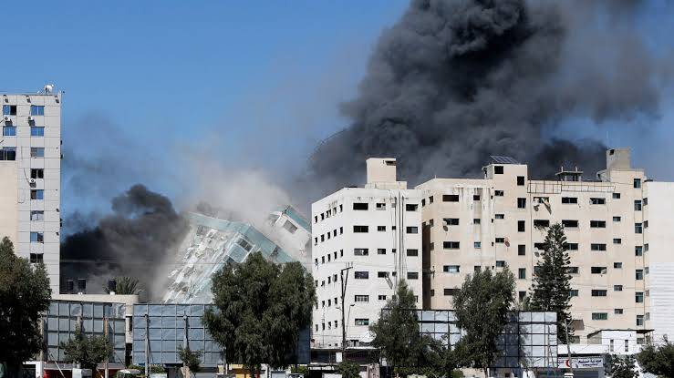 Gaza apartment block collapses, killing eight