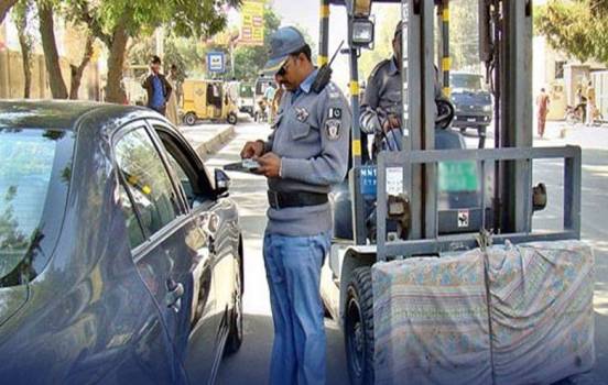 Lahore traffic police launch crackdown against 2.9 million e-challan defaulters