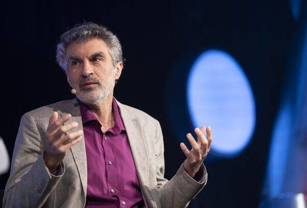 'We're losing control,' says AI pioneer Yoshua Bengio