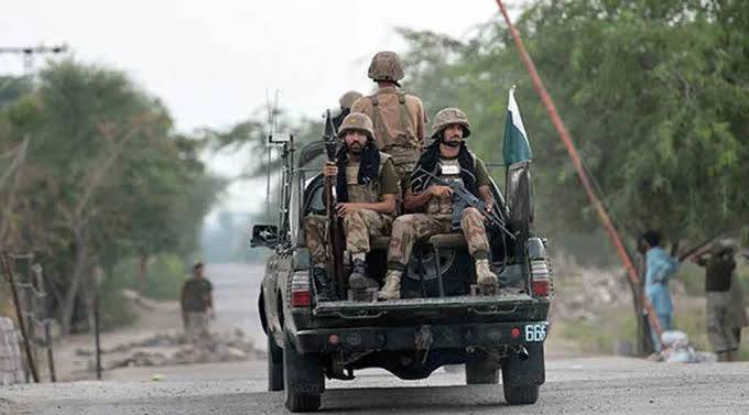 Govt weighs Rangers deployment ahead of PTI long march