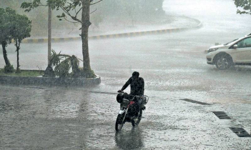 Heavy rain and thunderstorms batter tribal areas of DG Khan
