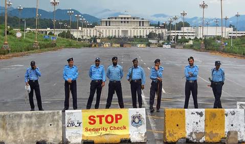 Govt set to seal all routes to Islamabad’s Red Zone ahead of long march