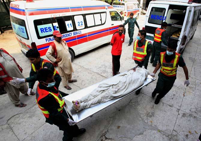 Two terrorists gunned down in Karachi police encounter