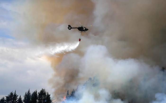 Helicopters battle wildfire threatening Ecuador's capital