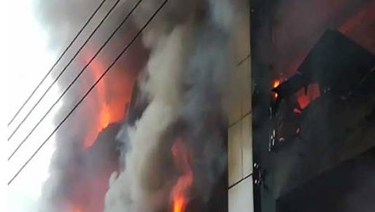 Major fire breaks out in Gujranwala's Super Yifan Industries