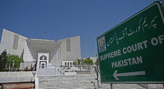 Supreme Court grants bail to immigration director, driver in bribery case 