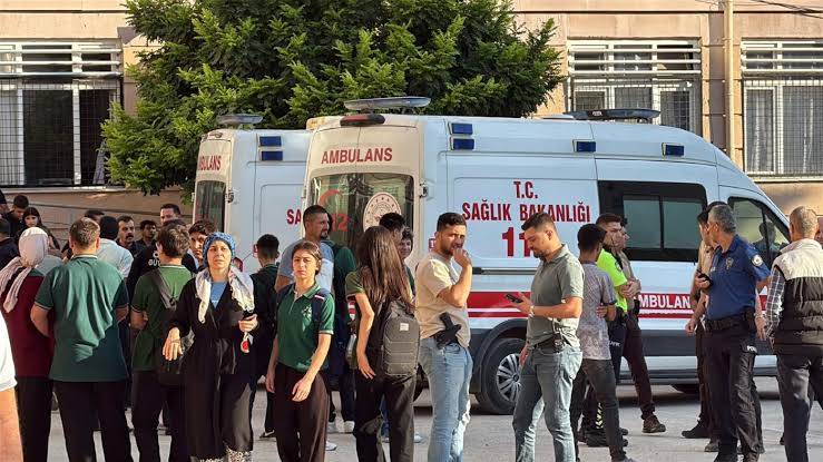 11 hurt as teen opens fire outside school in western Turkey