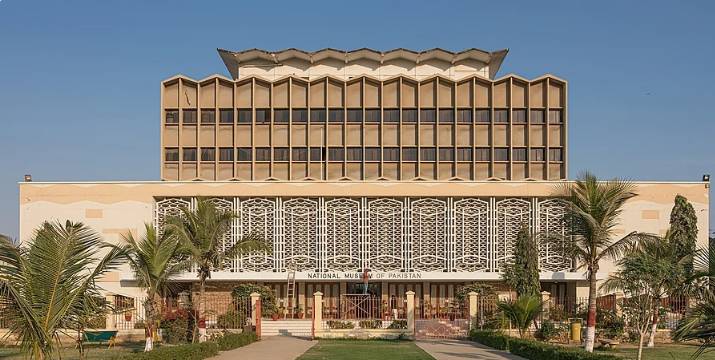 Show-cause notices issued to 8 Sindh DEOs for not providing teachers data