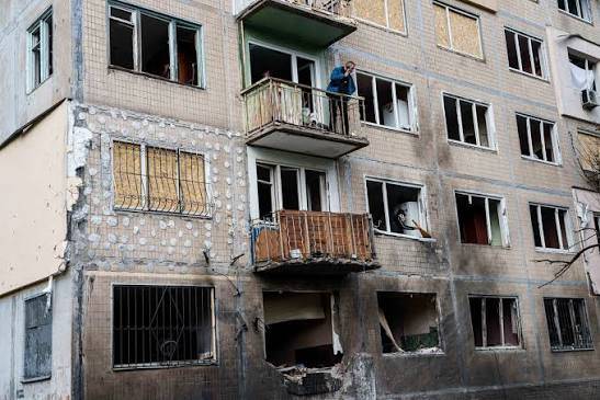 Russian strike kills 4 in eastern Ukraine