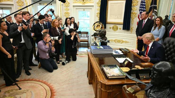 US networks halt Trump coverage in revolt over White House ban