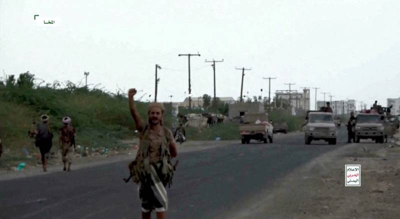 Yemen's Houthis to target US interests if it supports Saudi-led strikes, military adviser