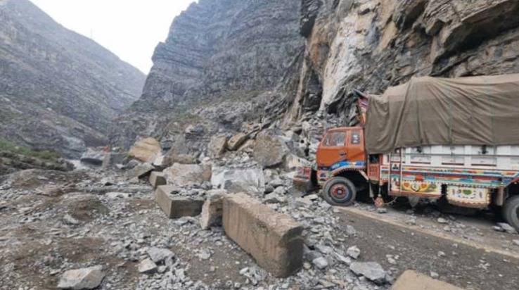 Zhob-D.I. Khan Highway closed due to landslide