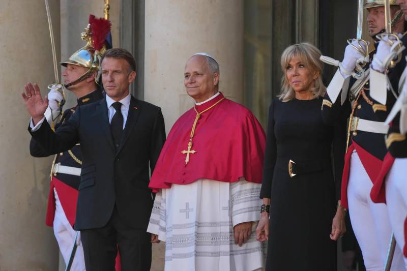 Pope warns against losing humanity in 'paradise of machines'