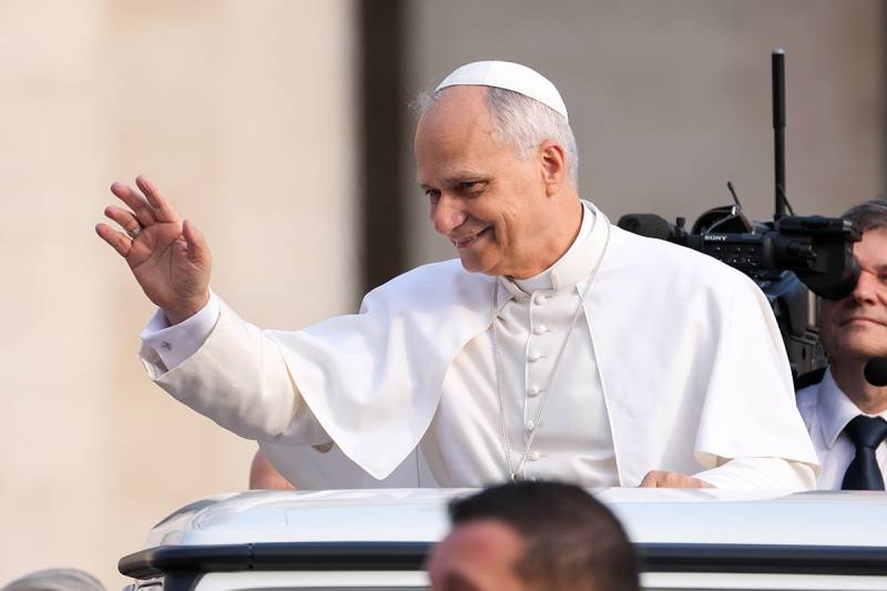 Pope arrives in France on first official visit in 18 years