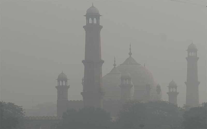 Air pollution returns to Lahore as AQI crosses 150