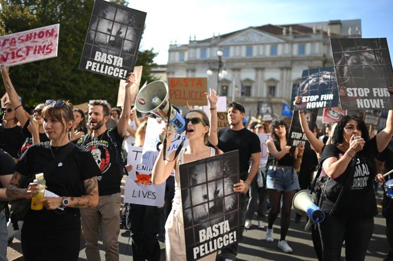 Hundreds rally against fur at Milan fashion week