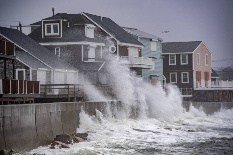 Powerful storm pummels US Northeast