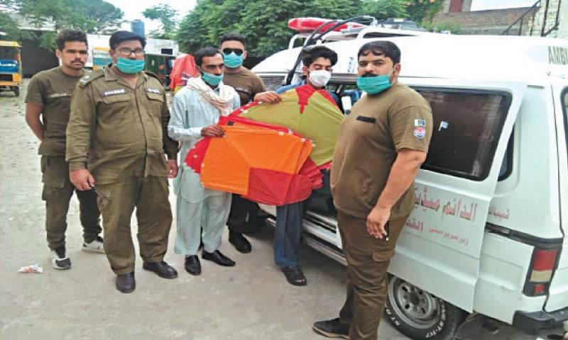 Police arrest two kite dealers during crackdown in Lahore