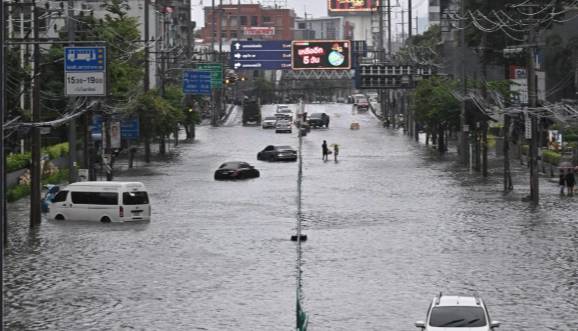 Bangkok declares flood disaster across city