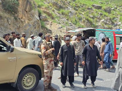 Terrorists kill guard, abduct 18 road workers in Balochistan attack