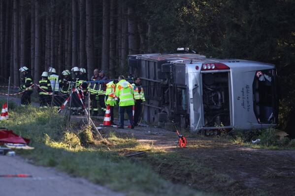 Two Philippine tourists killed in German bus crash 