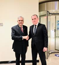 Dar, Azerbaijan FM discuss stronger bilateral ties in New York