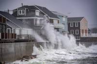 Powerful storm pummels US Northeast