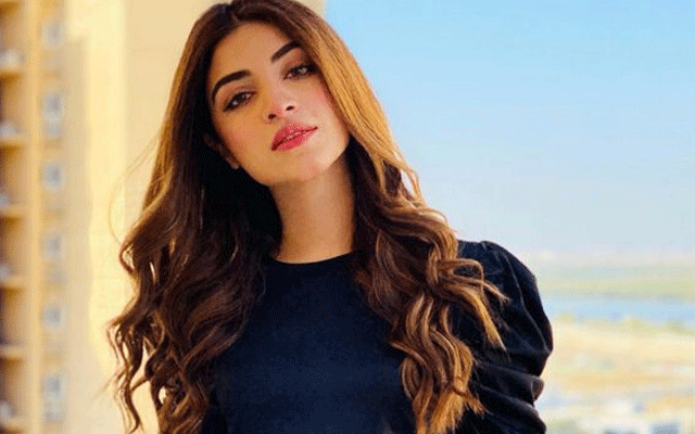 Kinza Hashmi sets internet ablaze with ‘Nazni’ glow