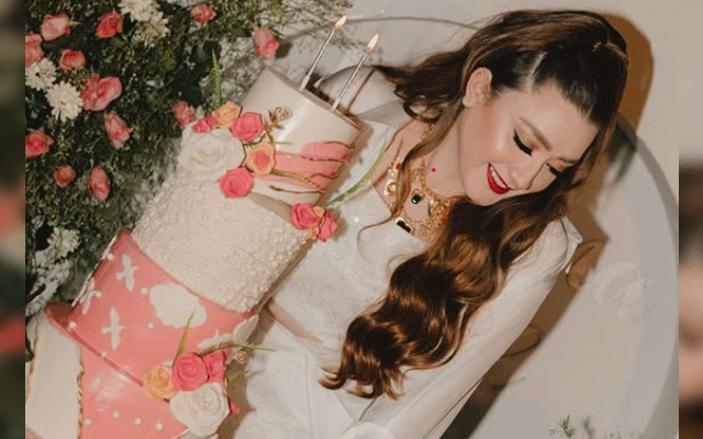 Momina Iqbal’s birthday bash breaks internet